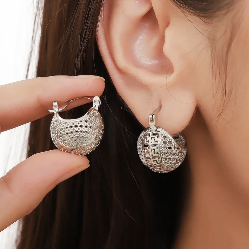 Any 3/$25! Silver Basket Mandarin Earrings - Picture 2 of 6